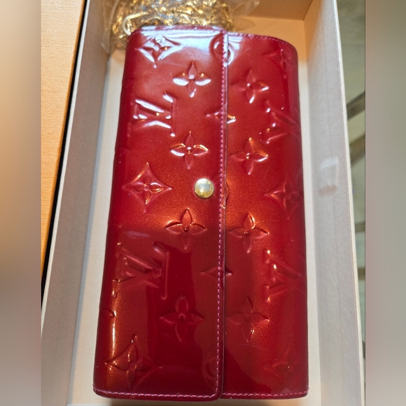Sarah patent leather wallet Louis Vuitton With Complimentary Chain For Crossbody - Picture 3 of 15